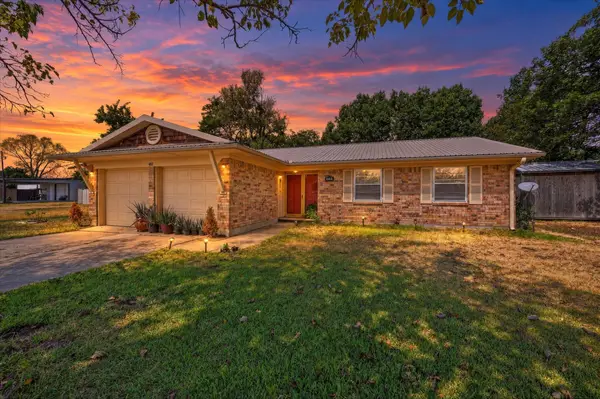 402 W Carter Street, Savoy, TX 75479