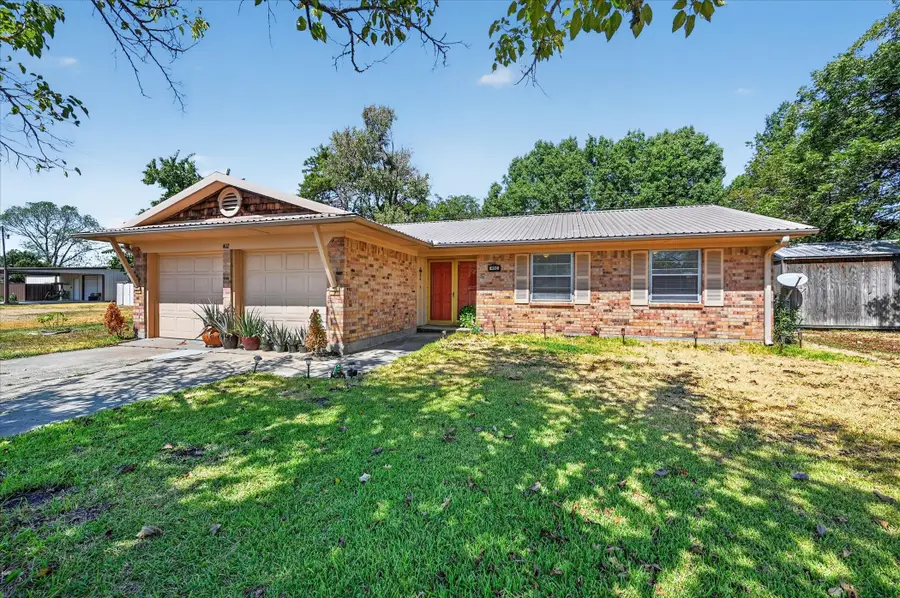 402 W Carter Street, Savoy, TX 75479 - #2