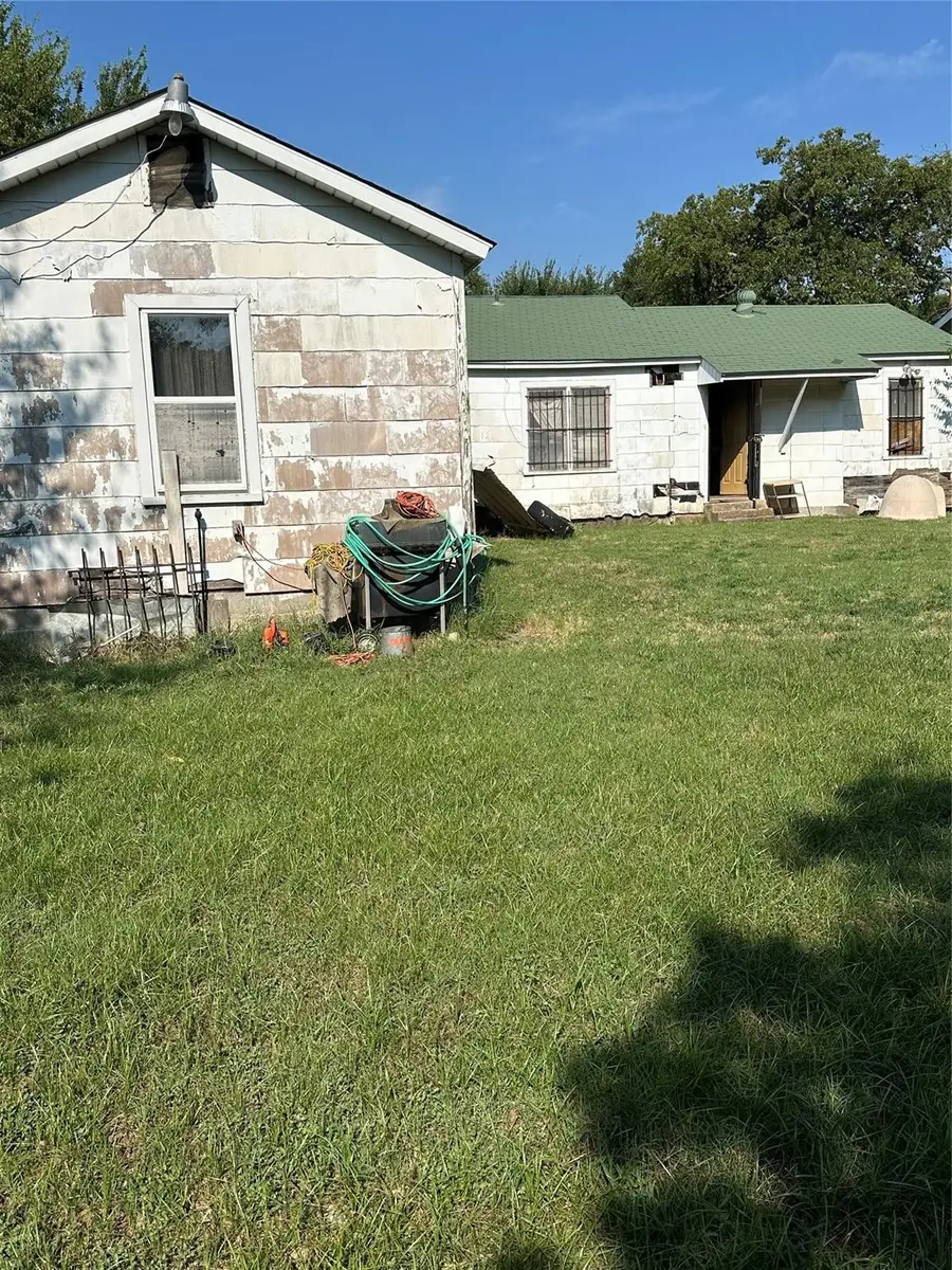 1121 Griggs Avenue, Fort Worth, TX 76105 - #2