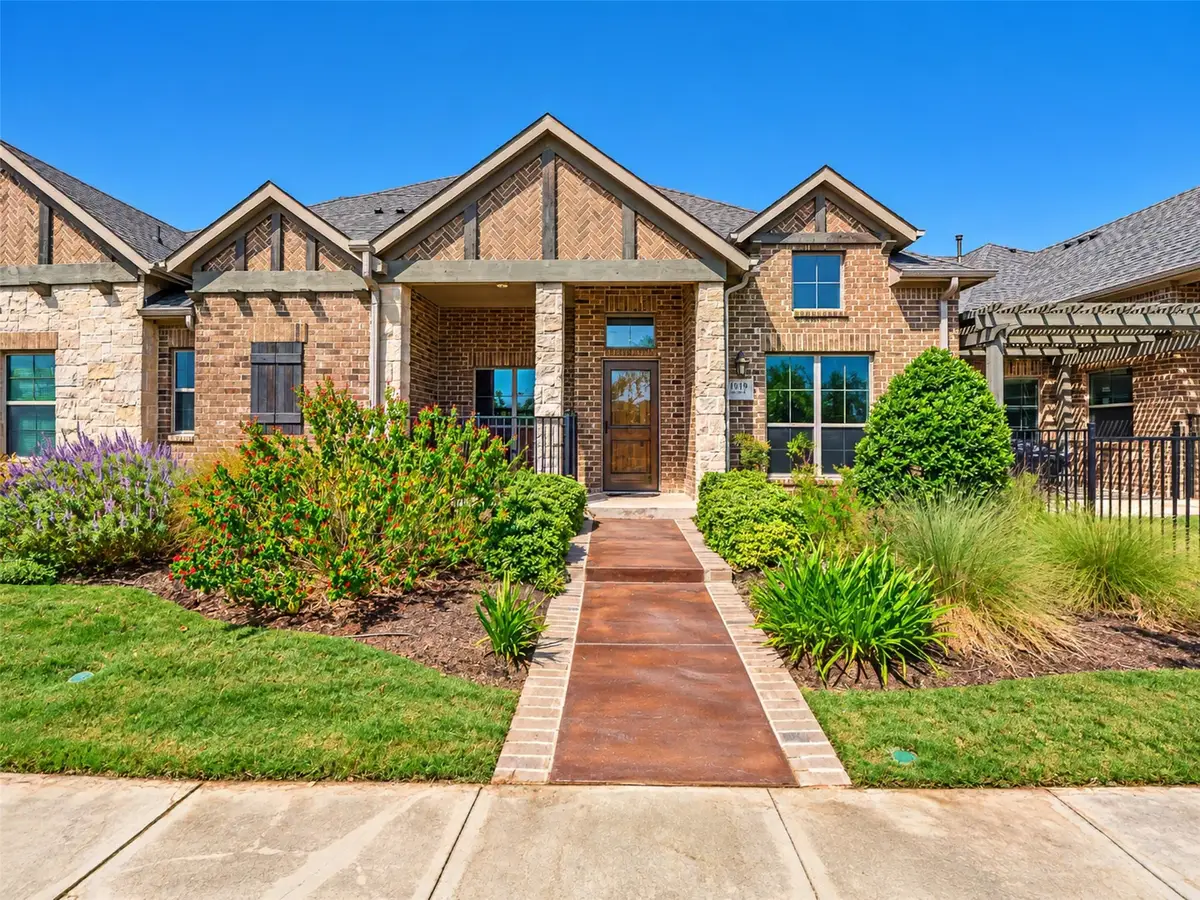 919 Birds Fort Trail, Arlington, TX 76005 - #1