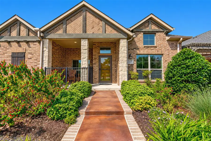 919 Birds Fort Trail, Arlington, TX 76005 - #2