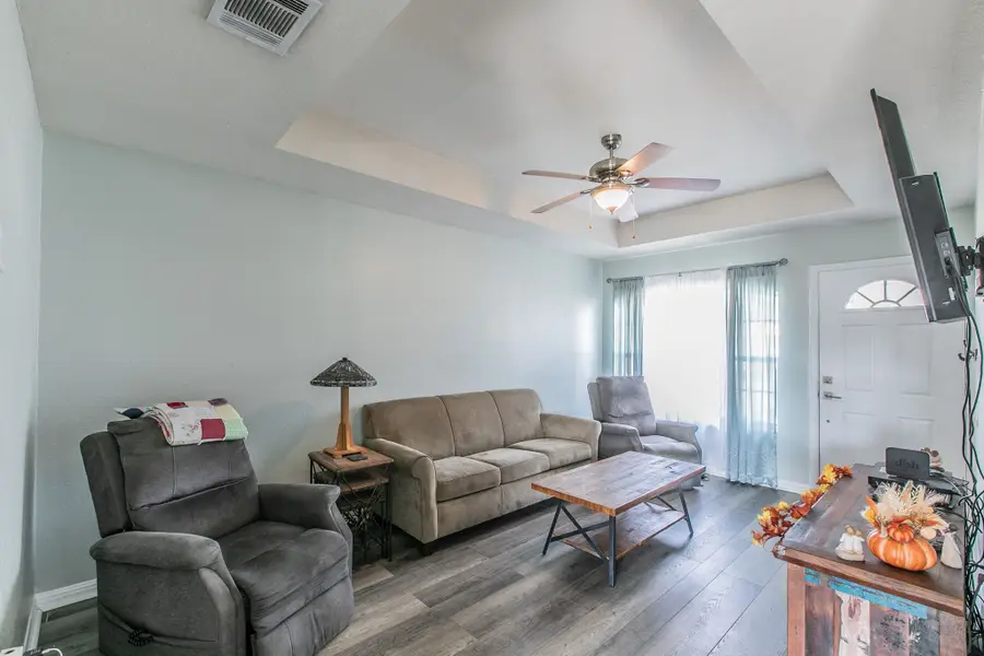 212 Broken Arrow Drive, Lacy Lakeview, TX 76705 - #2