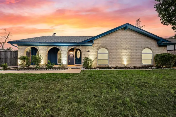 633 Lewis Drive, Hurst, TX 76054