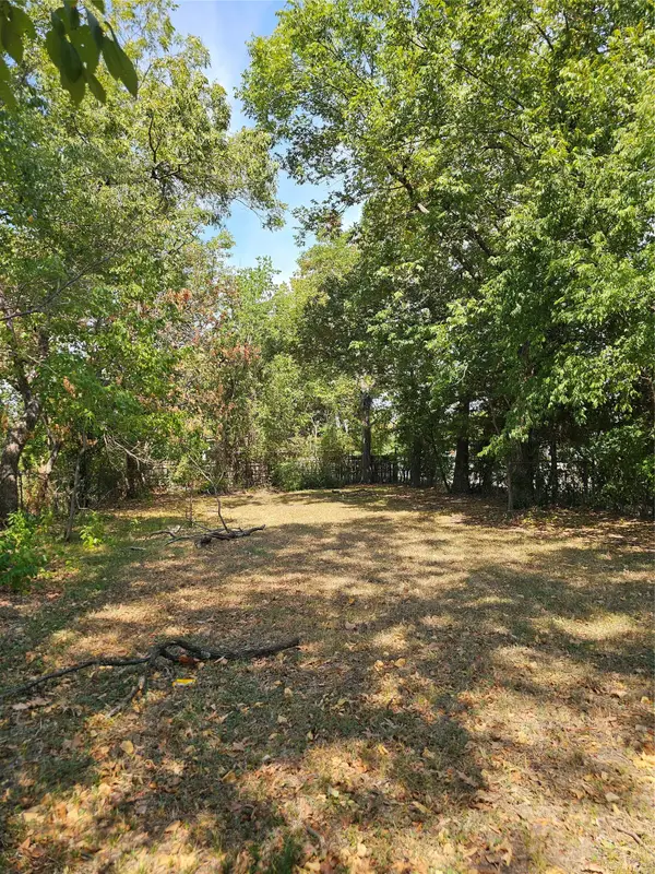 1018 E 8th Avenue, Corsicana, TX 75110