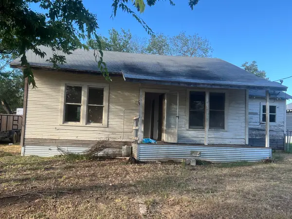 404 E Main, Wortham, TX 76693