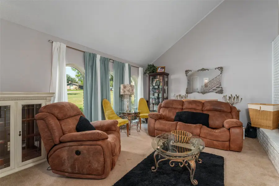 1803 Arrowhead Drive, Pantego, TX 76013 - #2