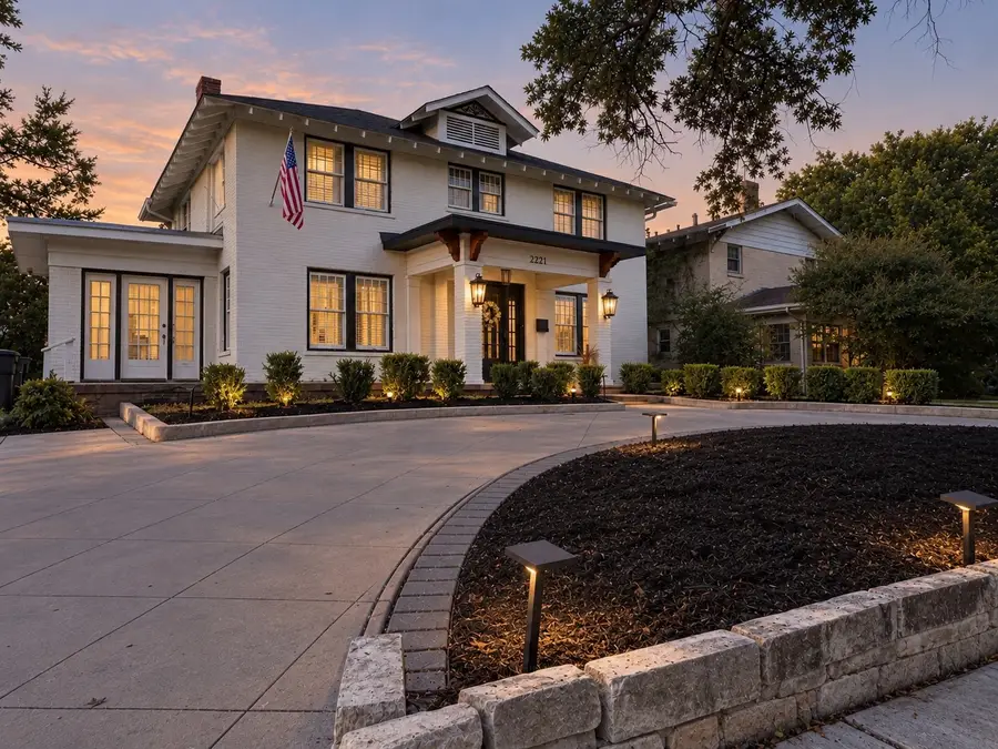 2221 Park Place Avenue, Fort Worth, TX 76110 - #2