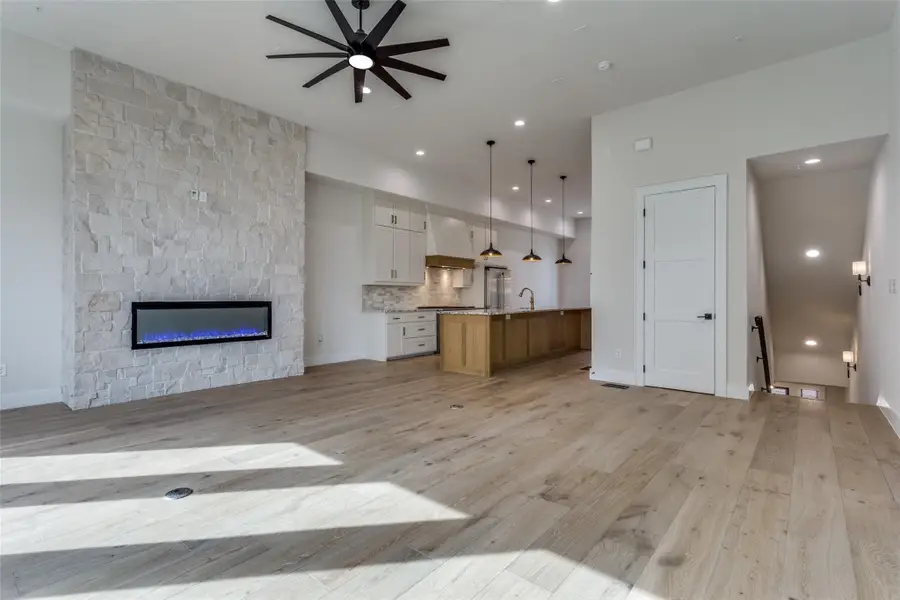 250 E Dallas Street #114, Grapevine, TX 76051 - #3