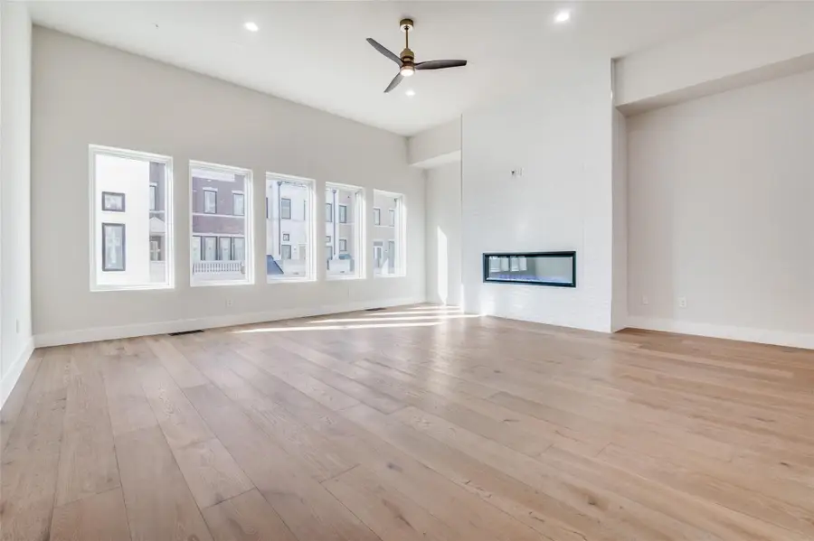 250 E Dallas Street #124, Grapevine, TX 76051 - #2
