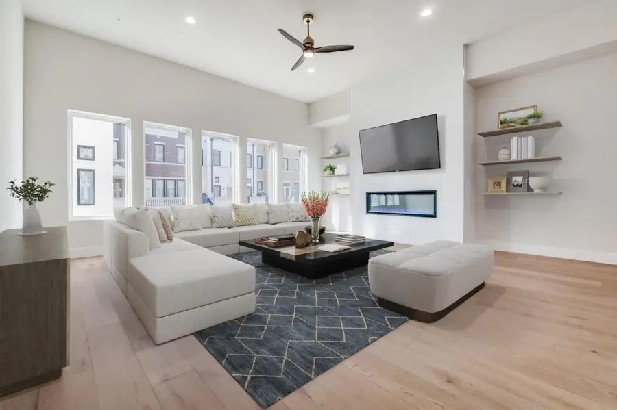 250 E Dallas Street #124, Grapevine, TX 76051 - #3