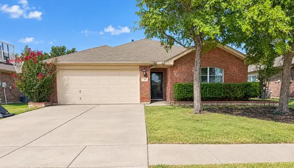 224 Spring Hollow Drive, Saginaw, TX 76131