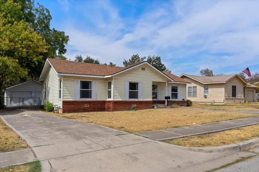 3513 Meadow Oaks Drive, Haltom City, TX 76117 - #2
