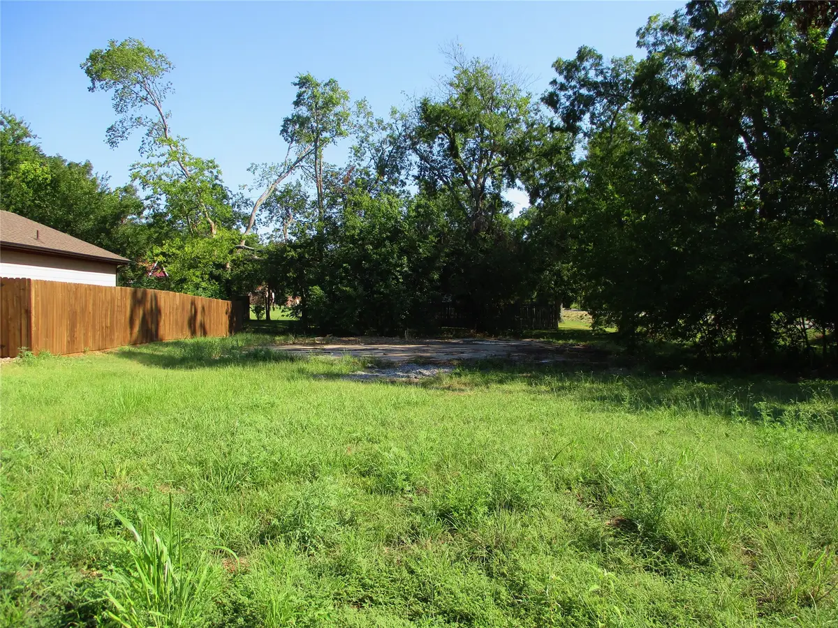 809 E 7th Street, Bonham, TX 75418 - #1
