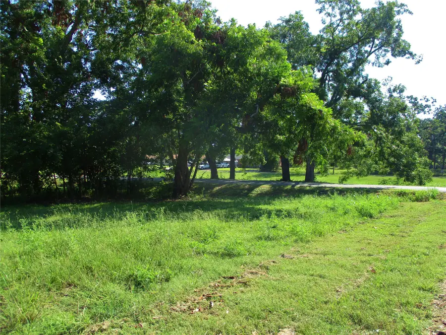809 E 7th Street, Bonham, TX 75418 - #2