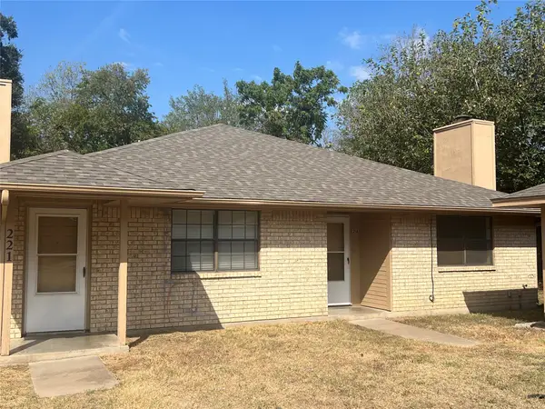 221 Highland Avenue, Waxahachie, TX 75165