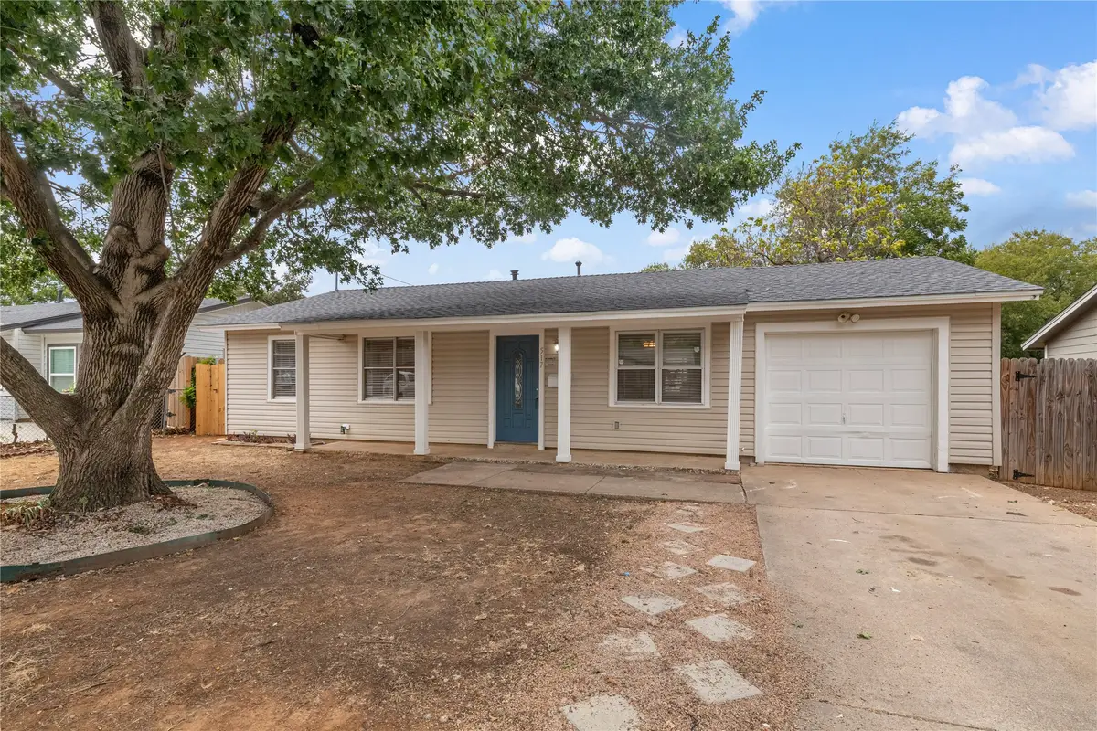 517 Aransas Drive, Euless, TX 76039 - #1