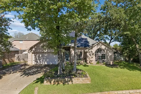 905 Forest Hollow Drive, Hurst, TX 76053