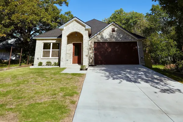 406 E Belknap Street, Ennis, TX 75119