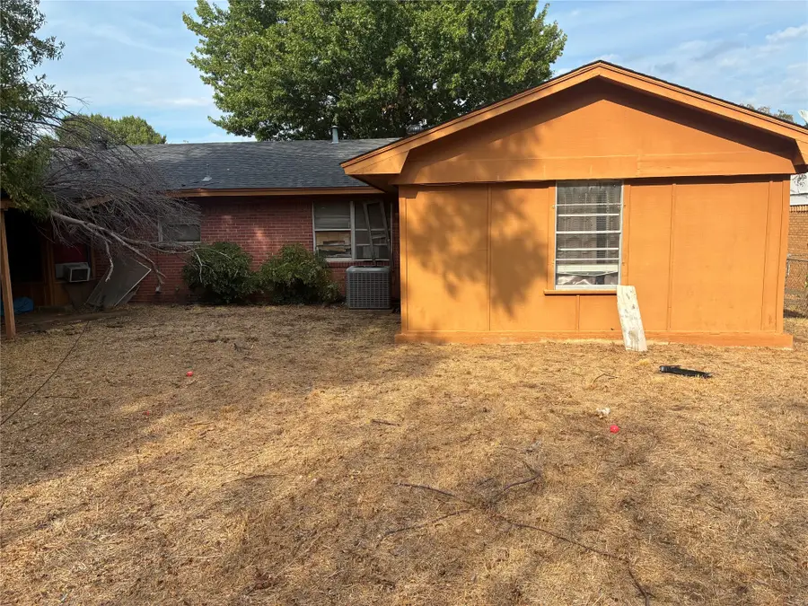 1424 Cloverdale Drive, Fort Worth, TX 76134 - #3