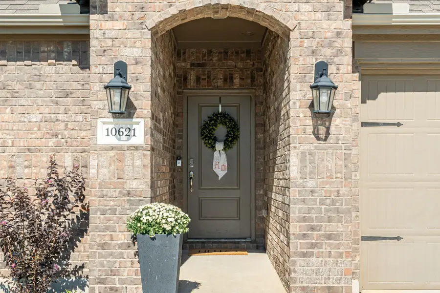 10621 Ponderosa Trail, Aubrey, TX 76227 - #2