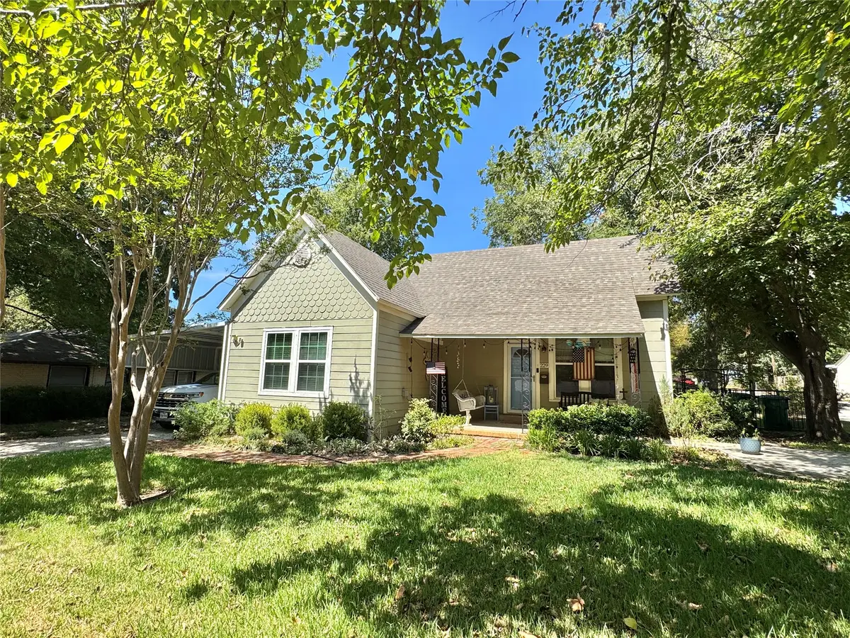 229 E Tennie Street, Gainesville, TX 76240 - #1
