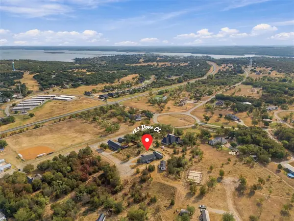 123 Dove Court, Runaway Bay, TX 76426