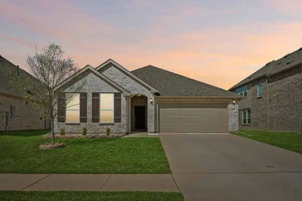 1521 Quentin Drive, Aubrey, TX 76227