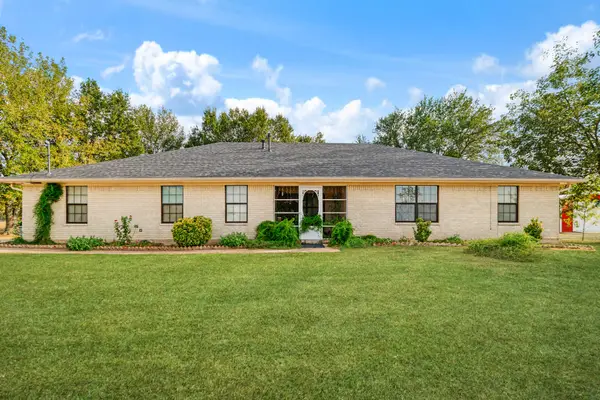 209 Farm Road 2352, Sumner, TX 75486