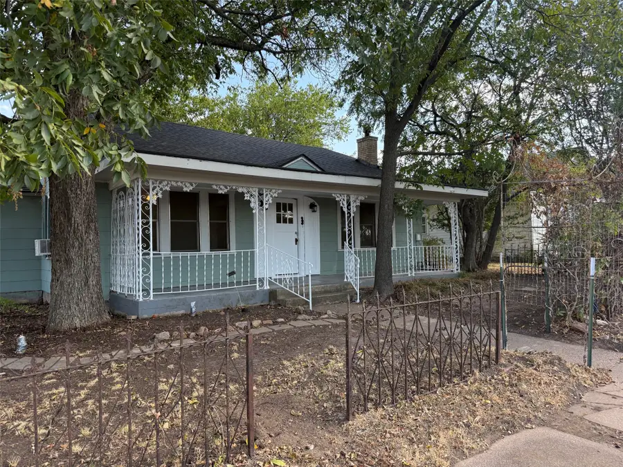 213 Rock Street, Bowie, TX 76230 - #2