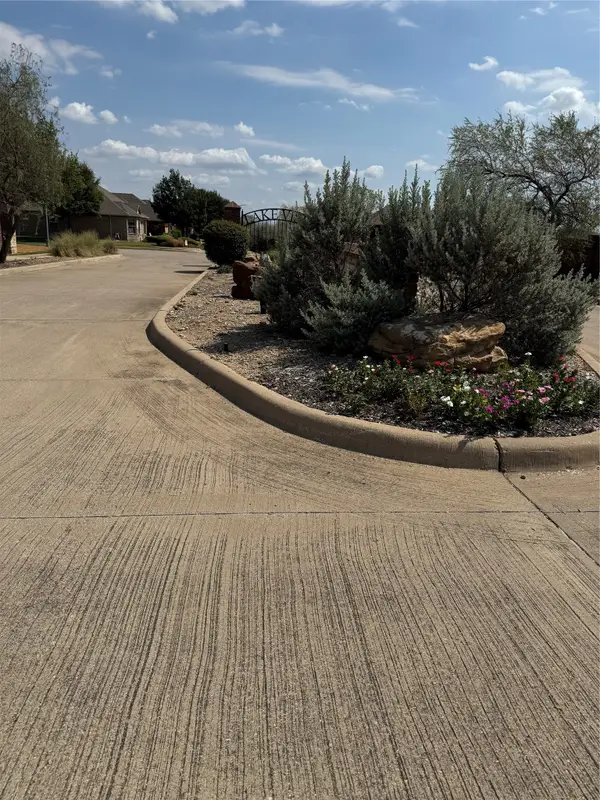 8772 Regal Royale Drive, Fort Worth, TX 76108