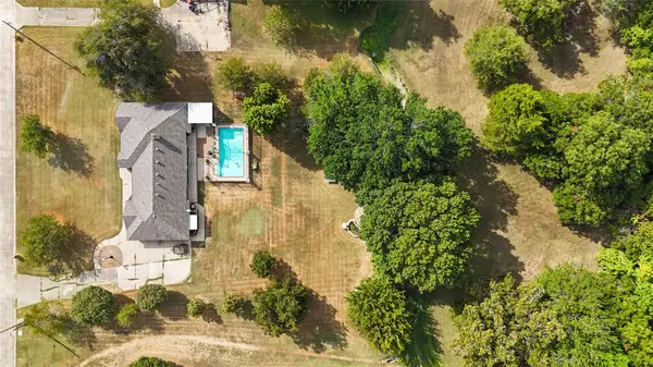 1315 Red Oak Circle, Farmersville, TX 75442