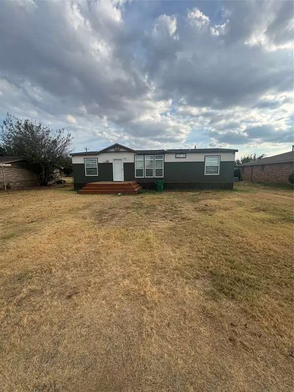 1105 W 13th Street, Quanah, TX 79252