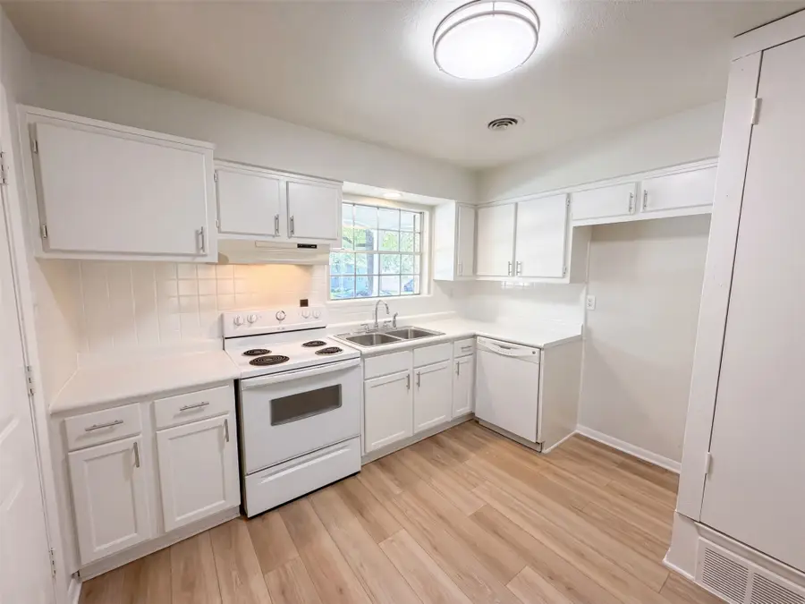 1229 King Drive, Bedford, TX 76022 - #2
