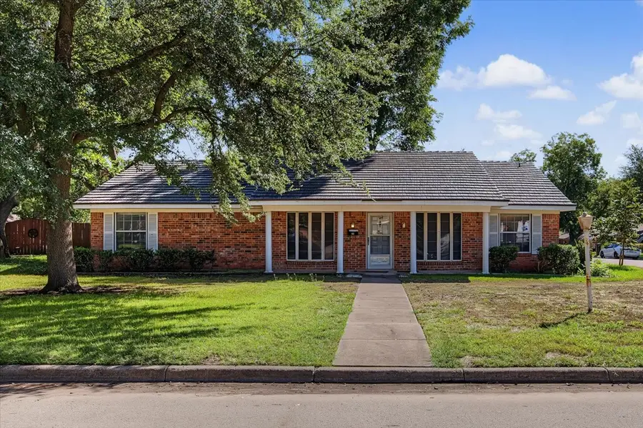 3845 Delmas Drive, Benbrook, TX 76116 - #2