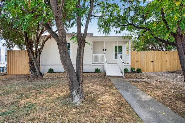 2913 Wesleyan Drive S, Fort Worth, TX 76105