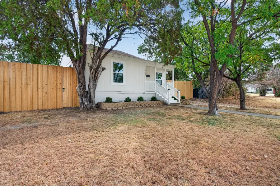 2913 Wesleyan Drive S, Fort Worth, TX 76105 - #2