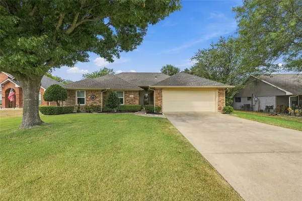 120 Country Drive, Waxahachie, TX 75165