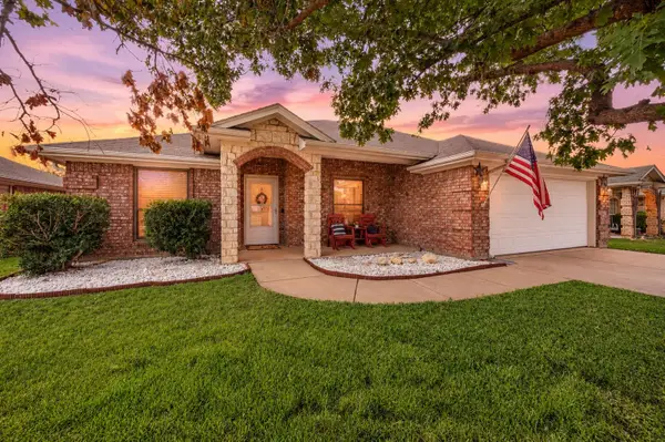 725 Big Willow Drive, Saginaw, TX 76179