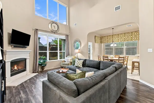 1229 Realoaks Drive, Fort Worth, TX 76131