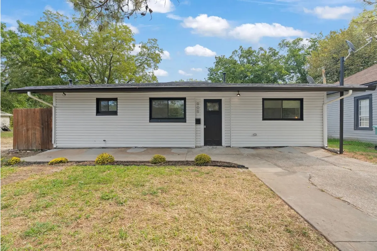 909 S Throckmorton Street, Sherman, TX 75090 - #1
