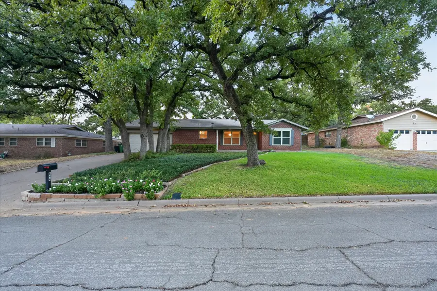 844 Woodcrest Drive, Hurst, TX 76053 - #2