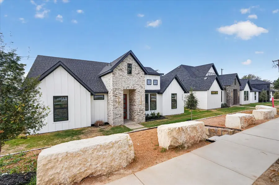 1656 W Wintergreen Road, Lancaster, TX 75134 - #2