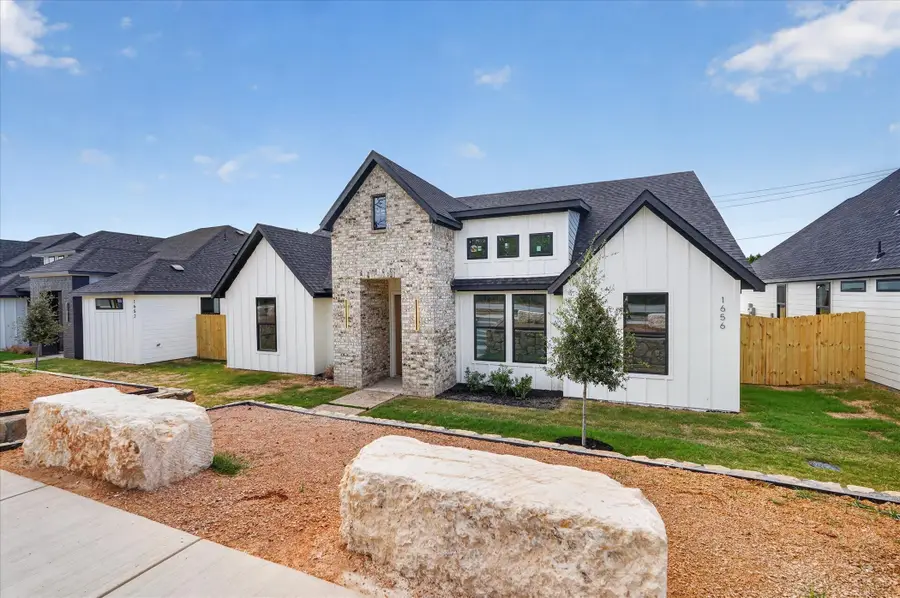 1656 W Wintergreen Road, Lancaster, TX 75134 - #3