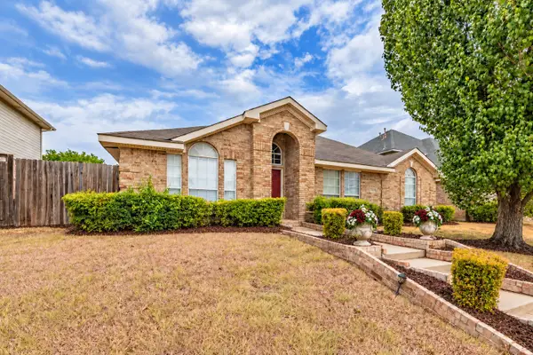 2722 Kingswood Boulevard, Grand Prairie, TX 75052