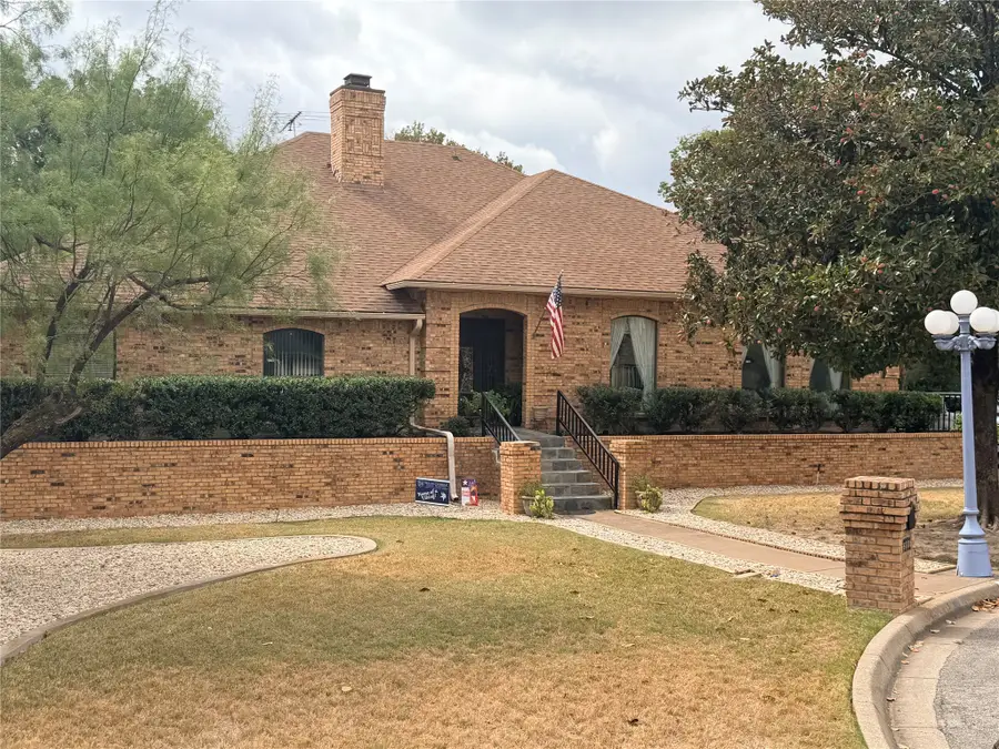6801 Bellaire Court S, Benbrook, TX 76132 - #2