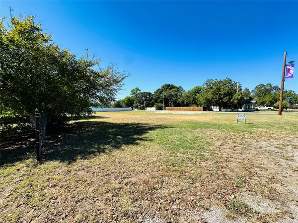 825 N Main Street, Cross Plains, TX 76443