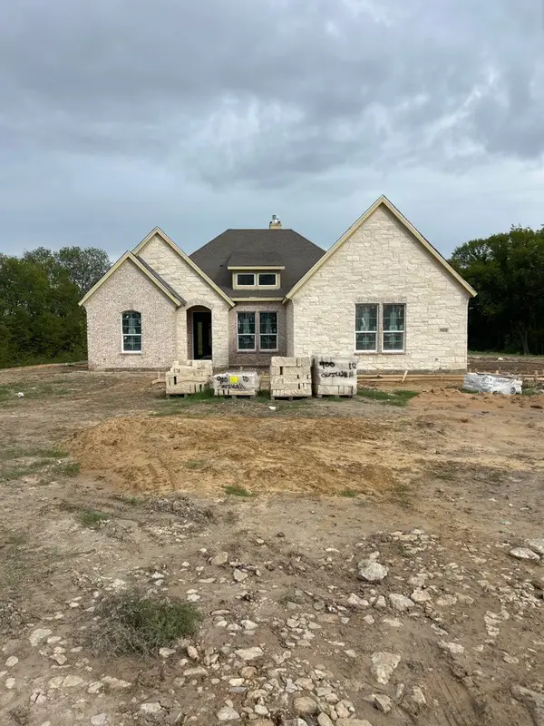 900 Carswell Court, Van Alstyne, TX 75495