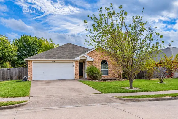 1214 Embercrest Drive, Midlothian, TX 76065
