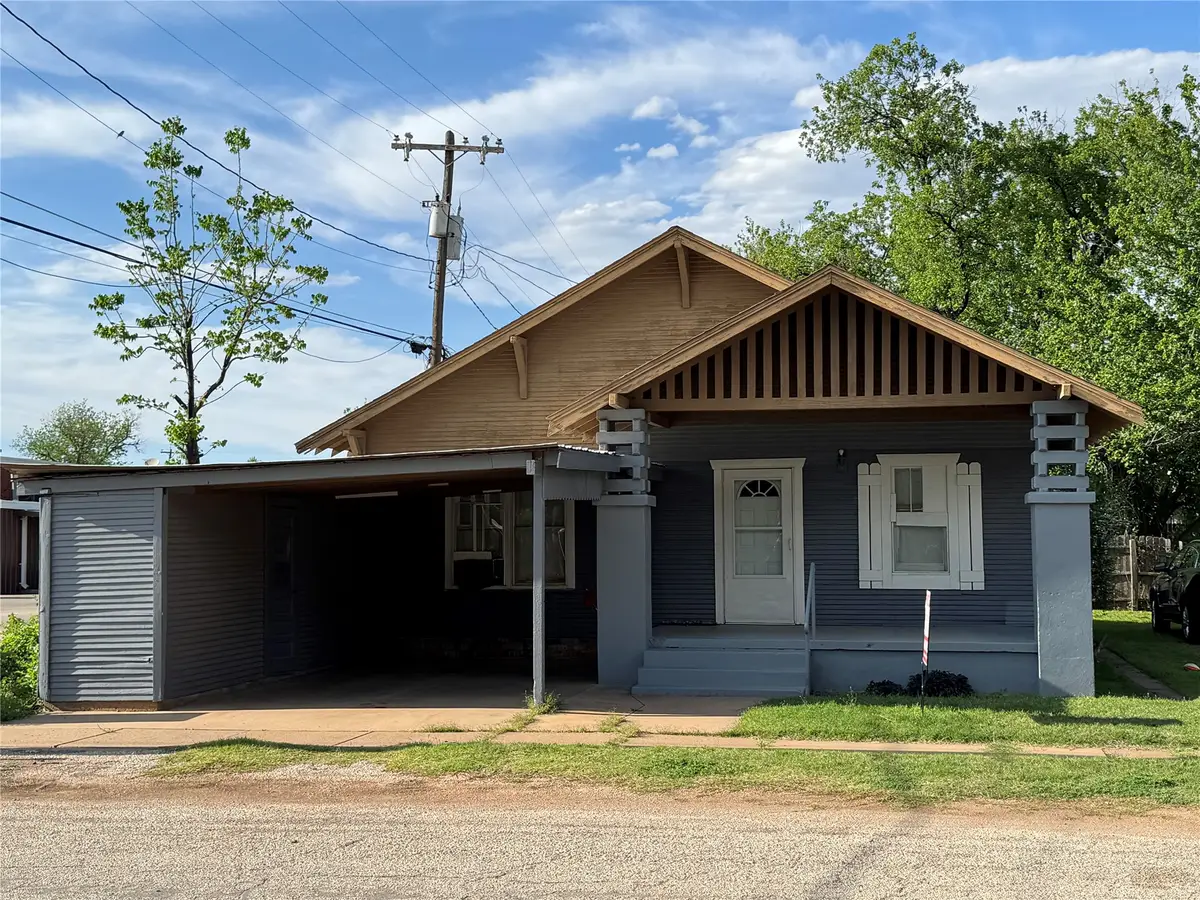 304 W Nevada Street, Seymour, TX 76380 - #1