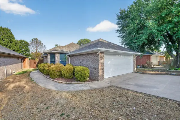738 Harbour Town Drive, Lake Dallas, TX 75065